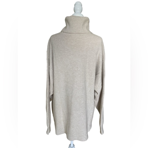 FREE PEOPLE OVERSIZED SWEATER. TAUPE. SIZE SMALL.COZY.FALL.WINTER. - Picture 2 of 9